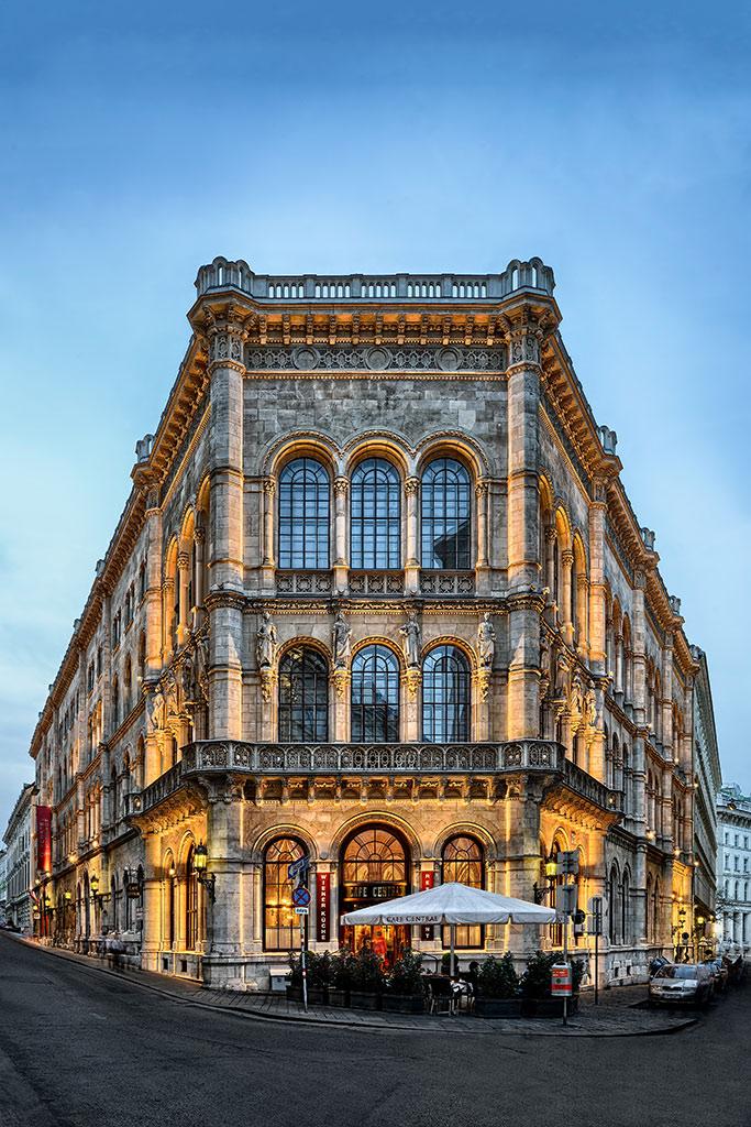 Le Cafe central 