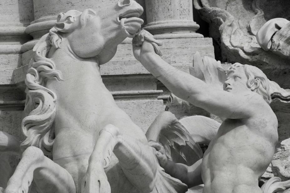 Triton et son cheval fougueux, à gauche de la fontaine de Trévi, à Rome
