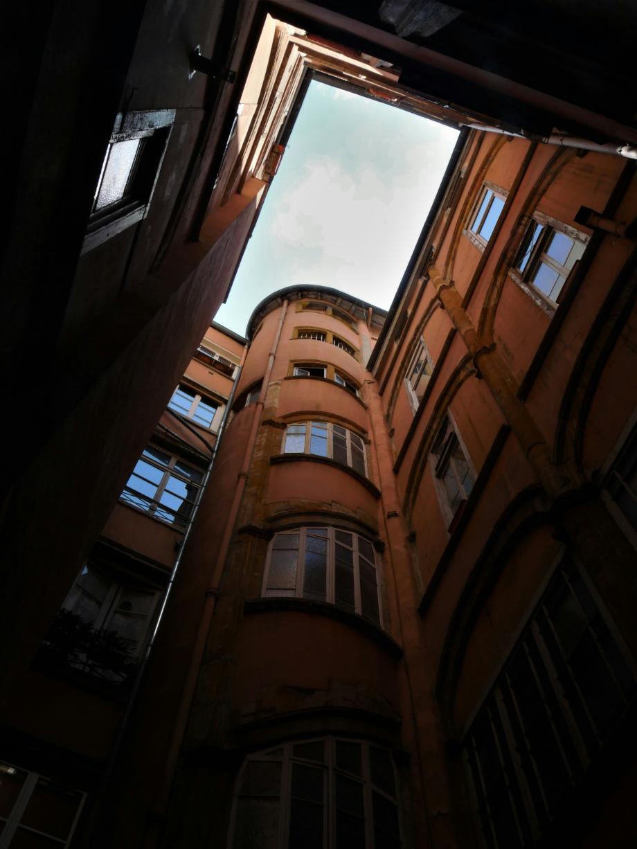Une cour des traboules du Vieux Lyon 