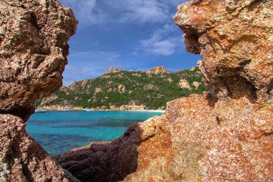 Les rochers rouges des plages corses