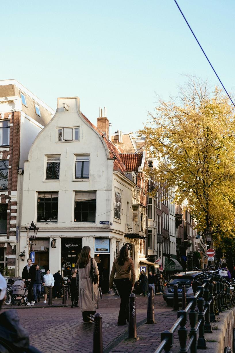 Shopping en ville en automne 