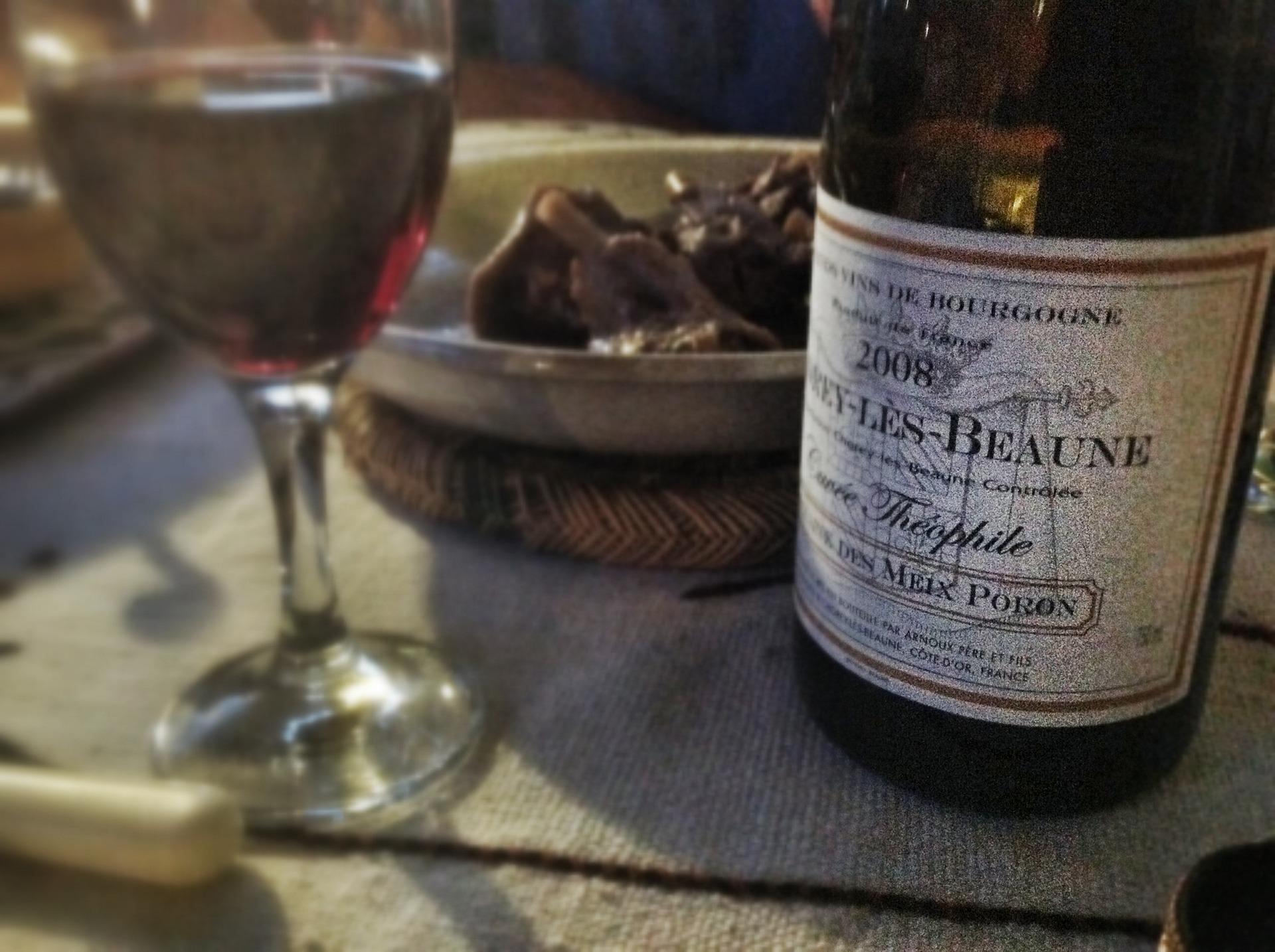 Un verre de côtes de Beaune 