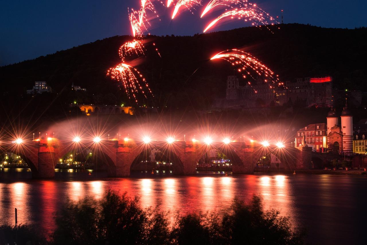 Feux d'artifices sur le vieux pont d'Heidelberg