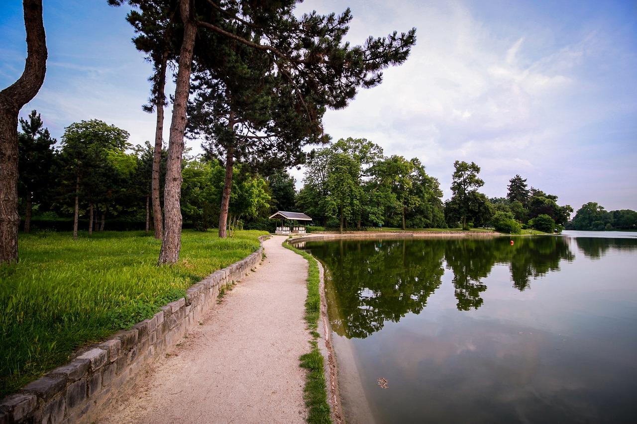 Au bord du Grand lac du bois de Boulogne 