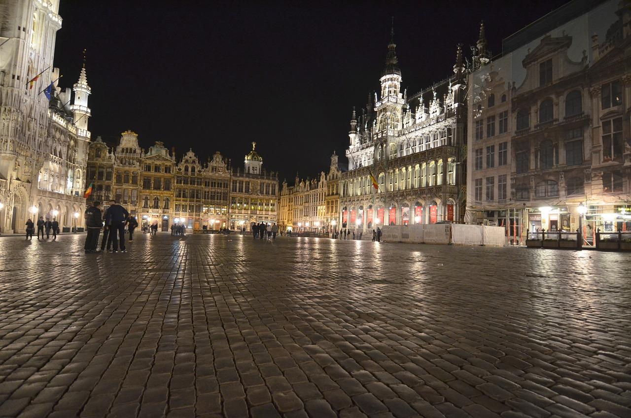 La grand place de Bruxelles, de nuit