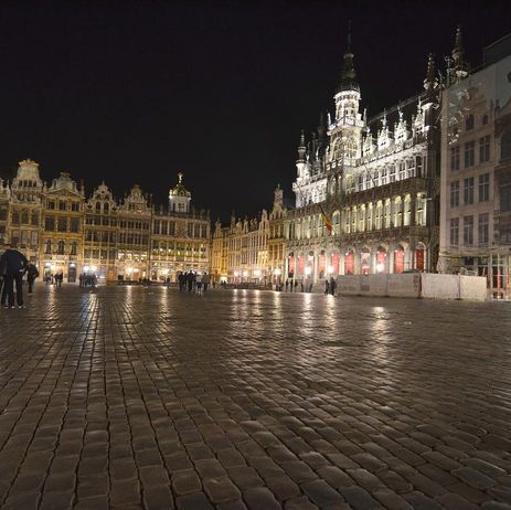 La grand place de Bruxelles, de nuit