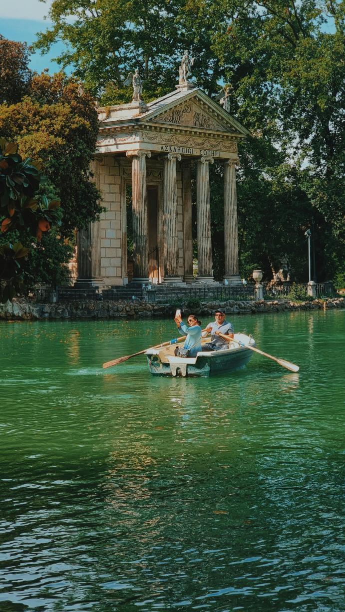Dans les jardins de la villa Borghese, à Rome 
