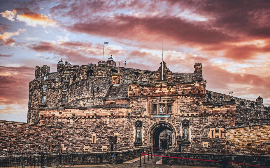Le château d'Edimbourg au coucher du soleil 