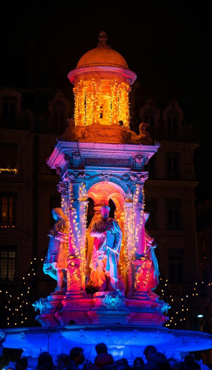 La fontaine des Jacobins, illuminée pour la fête des Lumières de Lyon 