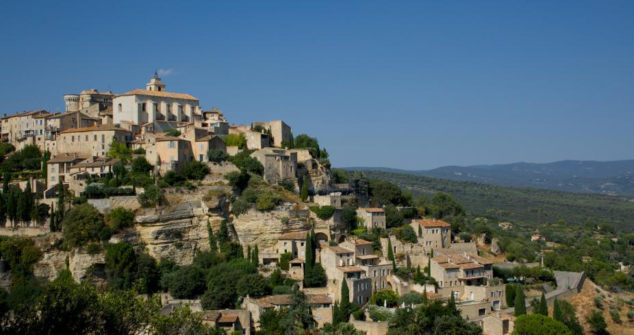 Le village perché de Gordes, qui domine le Lubéron
