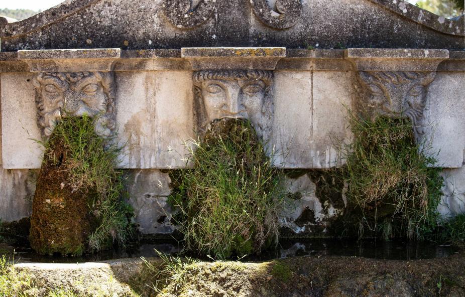 Vestiges d'une fontaine romaine en Provence