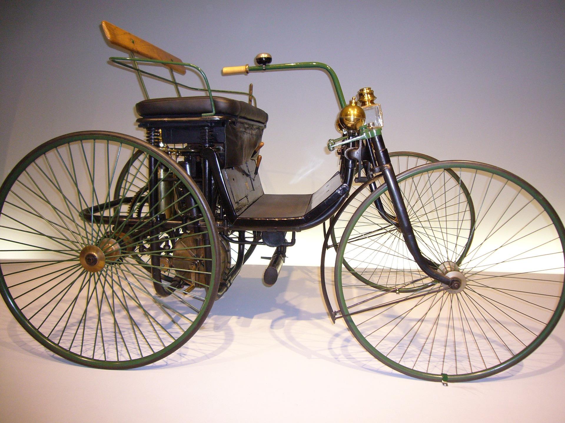Premiers modèles d'automobile de musée Mercedes Benz de Stuttgart