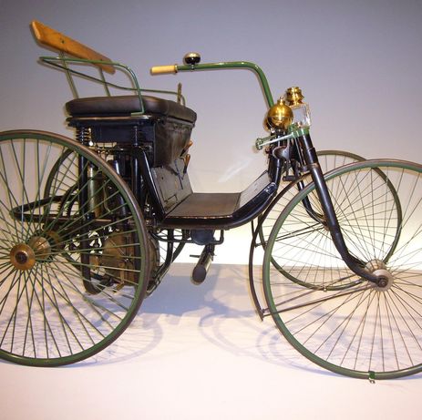 Premiers modèles d'automobile de musée Mercedes Benz de Stuttgart