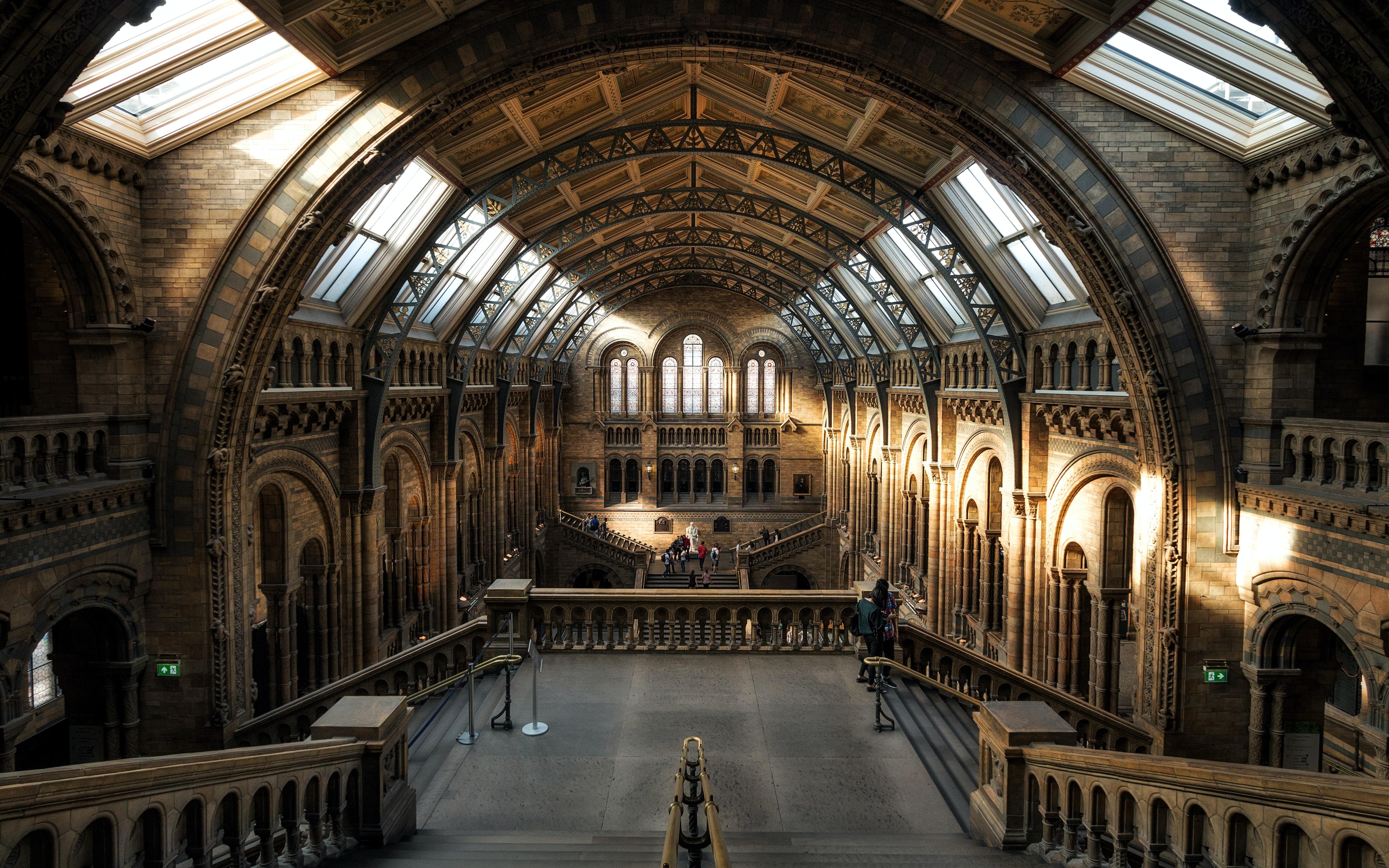 Le grand hall du musée d'histoire naturelle de Londres 