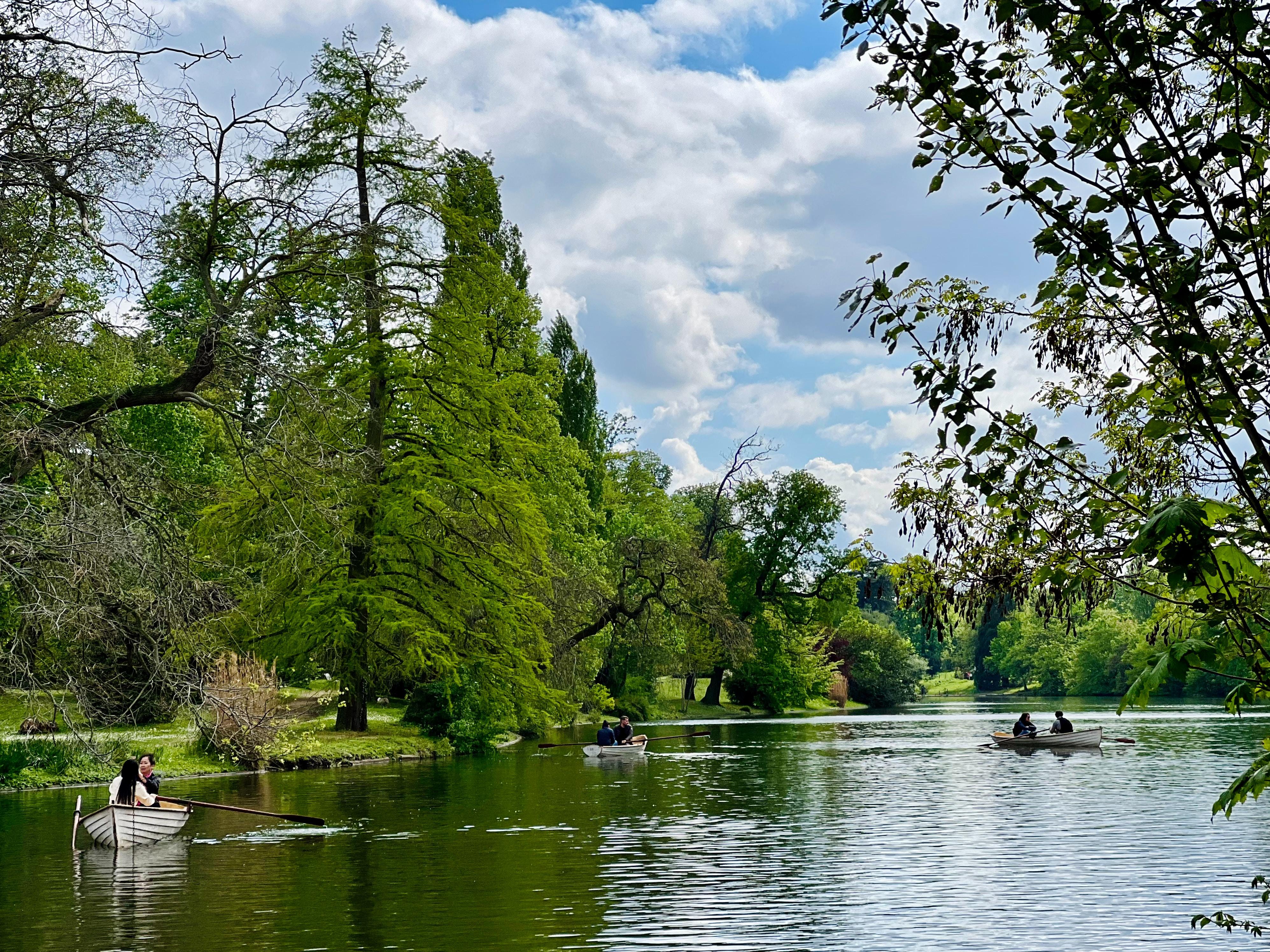 En barque sur le grand lac du bois de Boulogne 