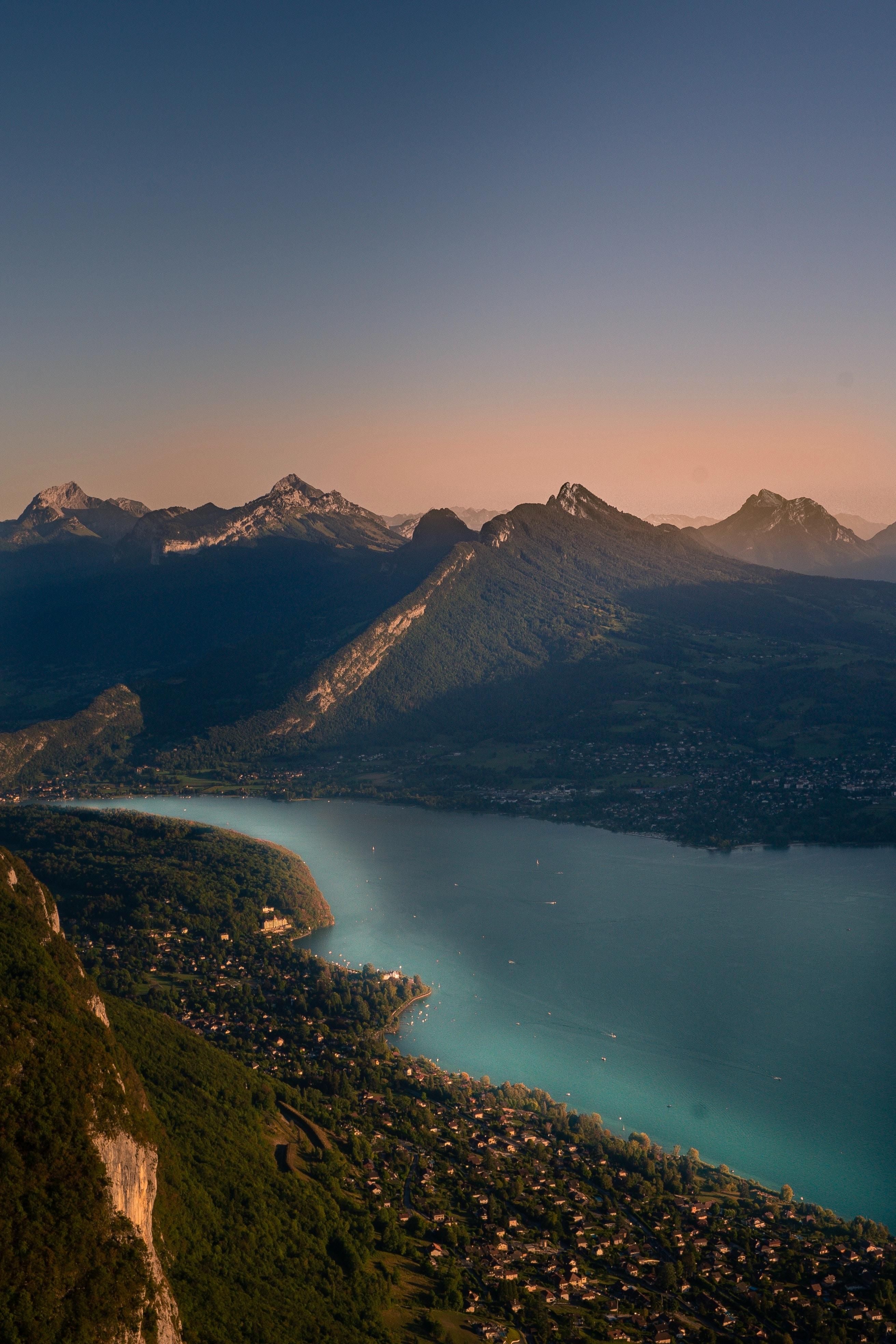 Le lac d'Annecy en hiver