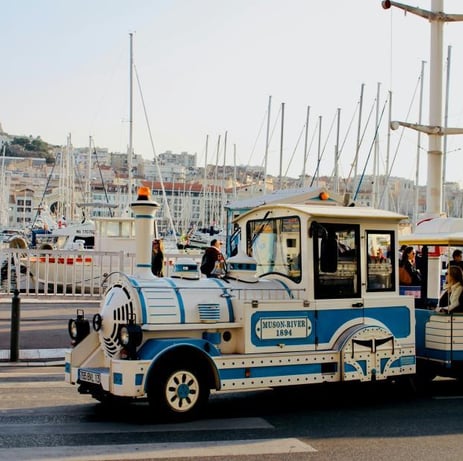Le petit train du Vieux Port, à Marseille