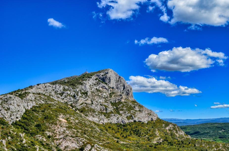 Le sommet de la Sainte-Victoire et la croix