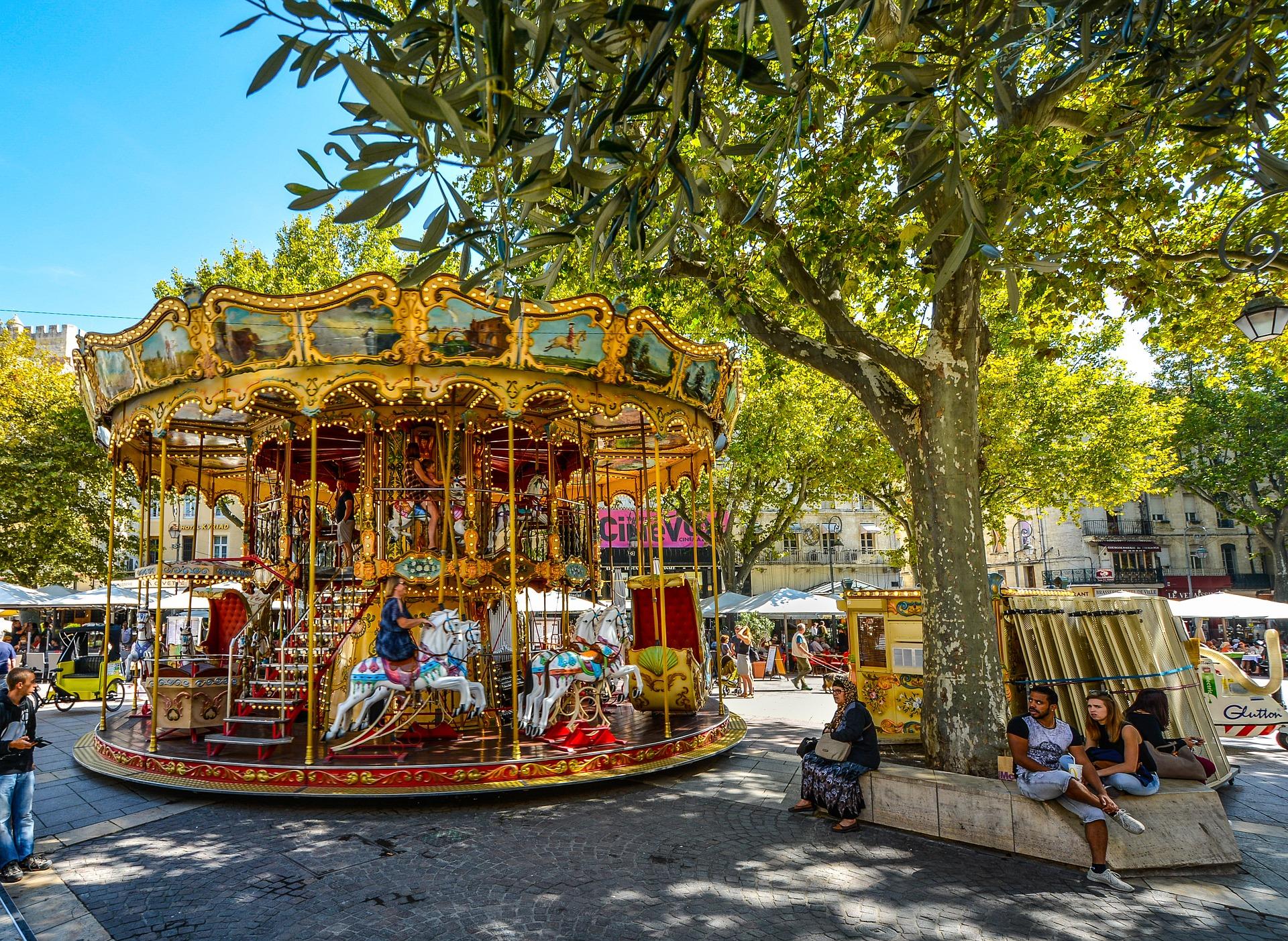 Le caroussel de la place de l'Horloge