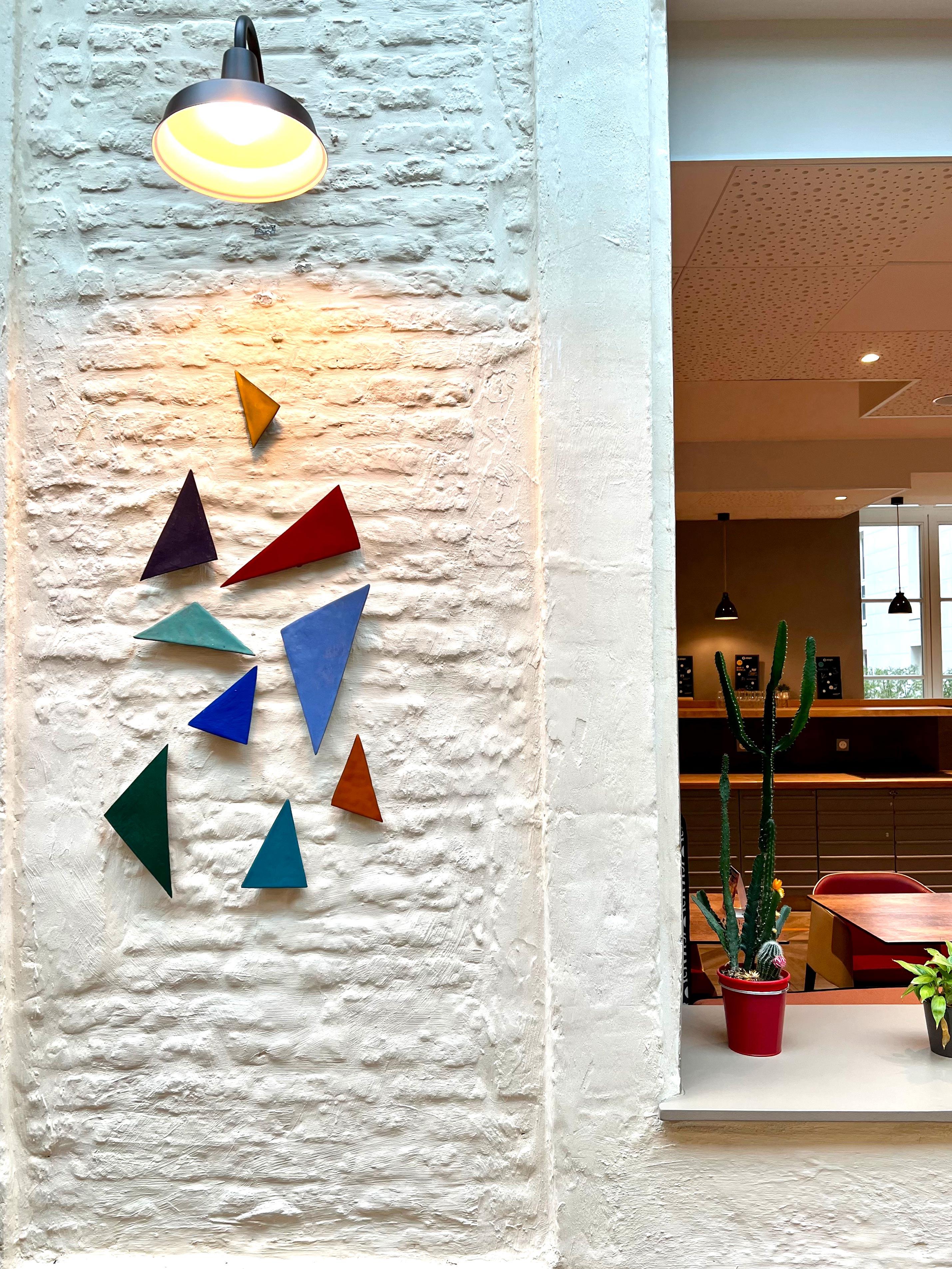 Ensemble de triangles muraux, Danielle Lescot