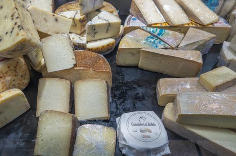 Les fromages de Lyon aux Halles Paul Bocuse 