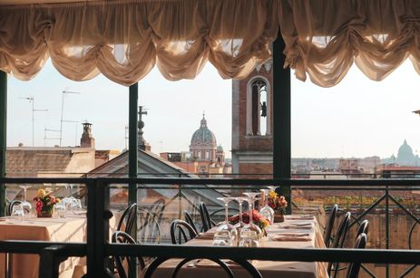 Un restaurant avec vue sur Rome