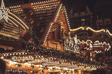 Le carrousel d'un marché de Noël en Allemagne 