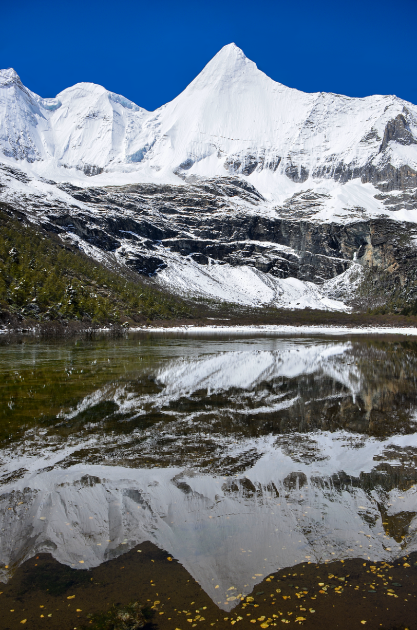 Les monts enneigés du Sichuan en hiver