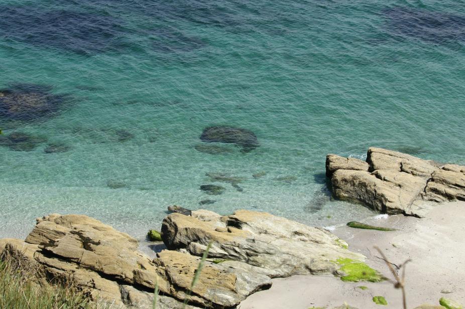 La couleur de l'eau sur l'île de Groix 