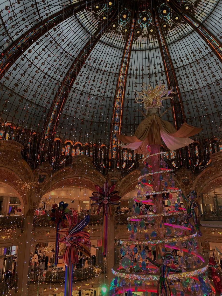 Le sapin sous la coupole des Galeries Lafayette
