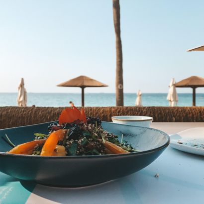 un restaurant de plage à Dubaï