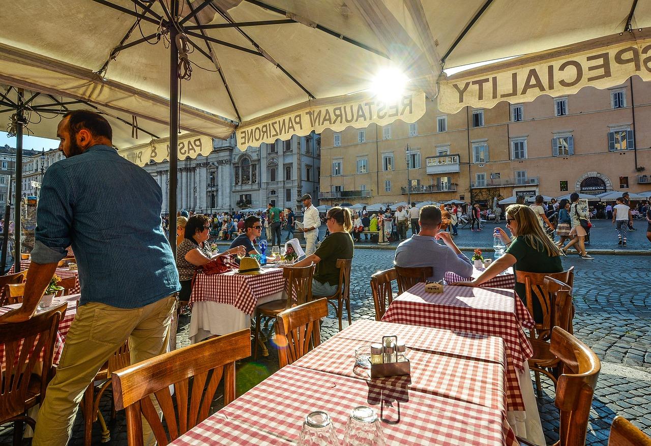 La terrasse d'un restaurant, à Rome