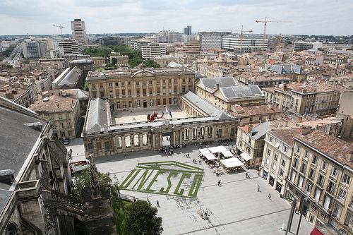 Vue aérienne de la Place Pey-Berland et le Palais Rohan