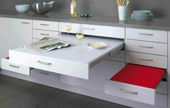 5- Table et sièges intégrés au meuble de cuisine
