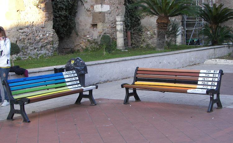 21- Des bancs publics colorés à Rome, Italie
