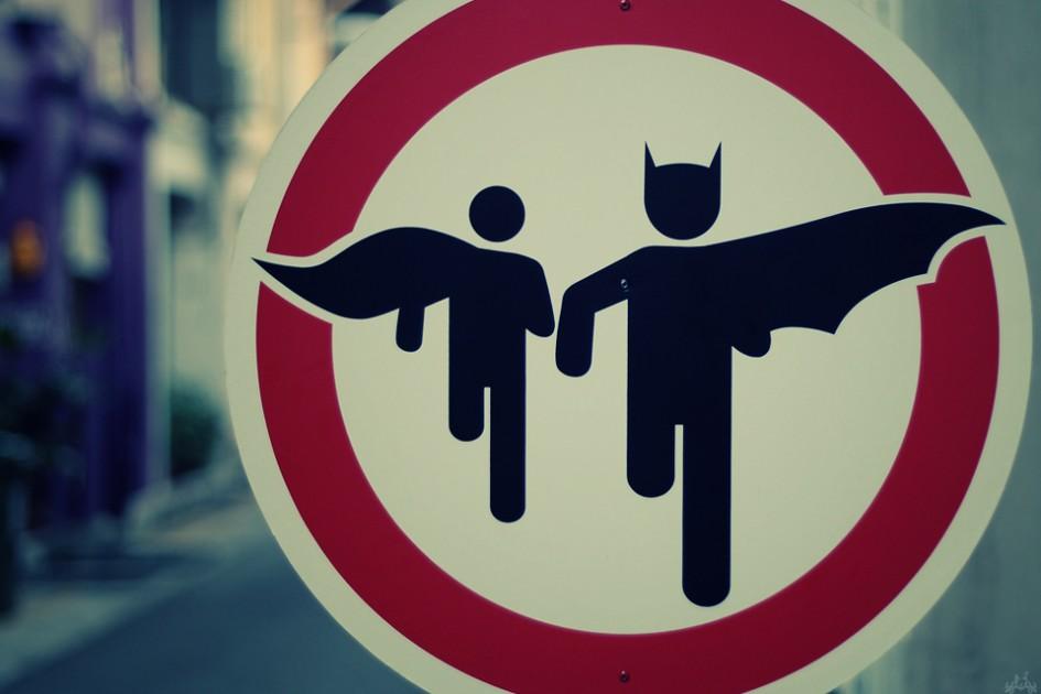 39- Street art et panneaux de signalisation Batman et Robin