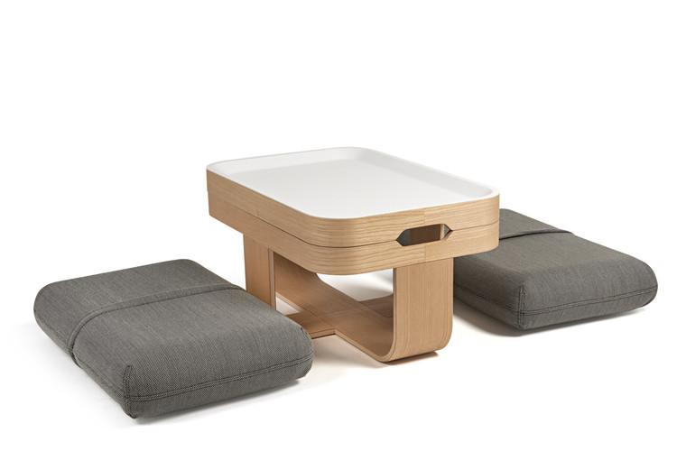 7- Table basse à déplier avec poufs
