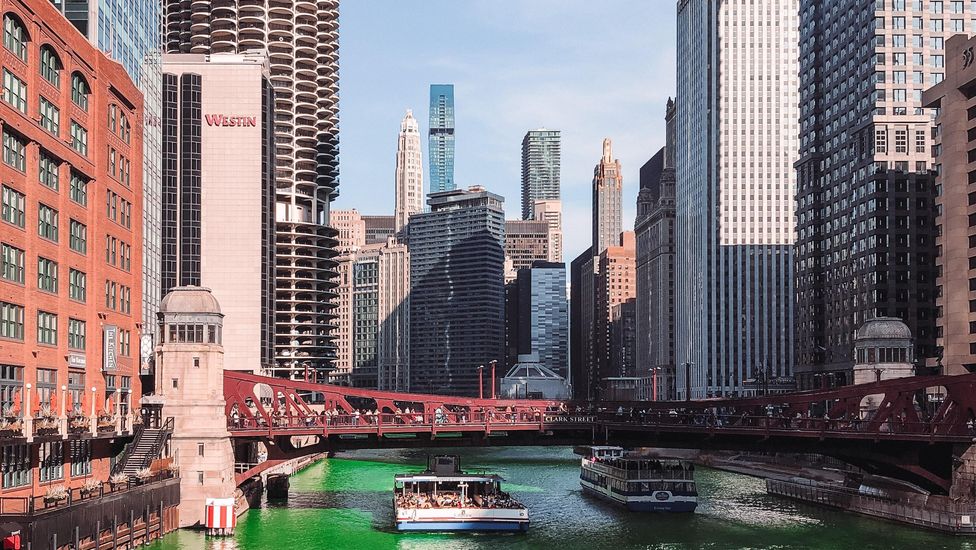 La rivière de Chicago pour la Saint-Patrick 