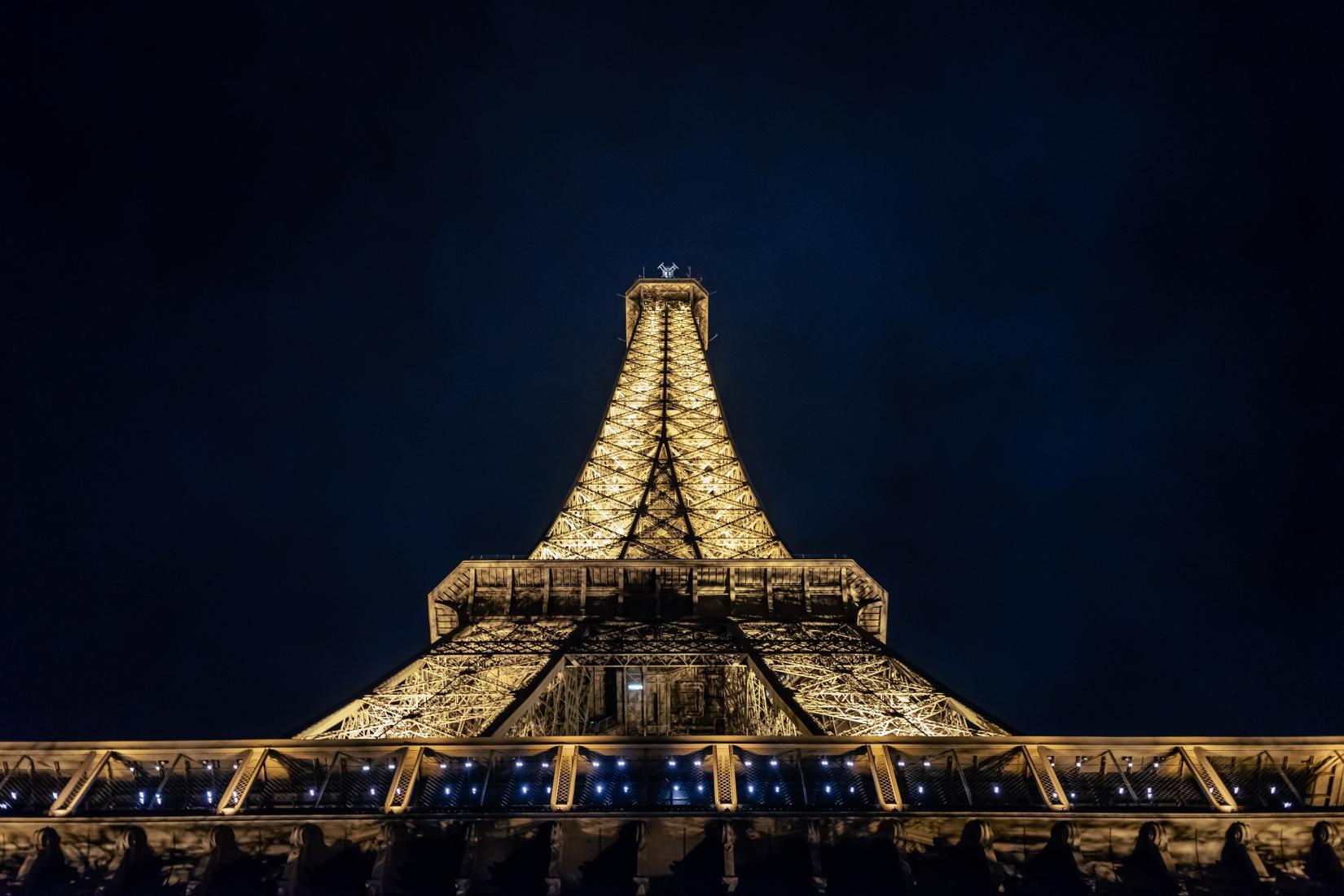 La tour Eiffel, pour annoncer les concerts de Céline Dion